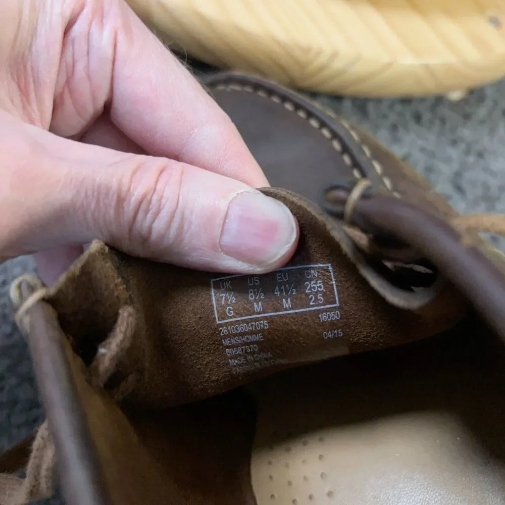 Clarks Originals Wallabee Chukka Boot Beeswax Leather Mens 8.5 Brown Crepe Sole